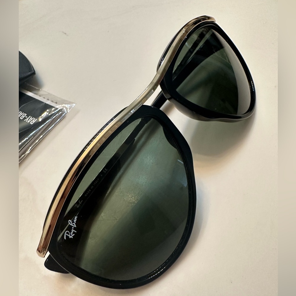 Ray-Ban Sunglasses Aviator NEW